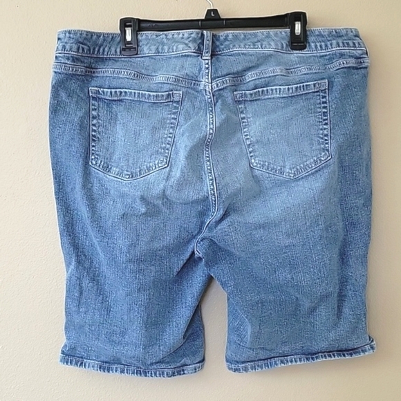 Torrid Womens Vintage Stretch Distressed Mid Rise Bermuda Shorts - Size 20 - Picture 6 of 7